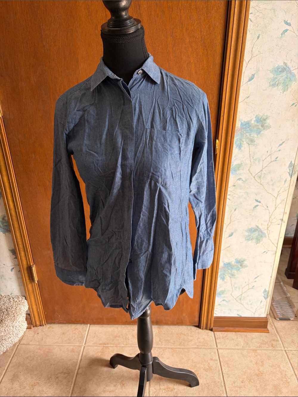 Ann Taylor Casual Men's Chambray Button-Down Shirt in Blue